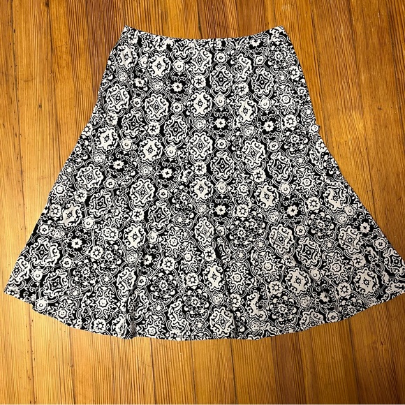 Tahari skirt - Picture 1 of 2